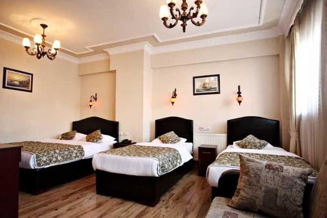 FAMILY ROOM CAPACITY 4