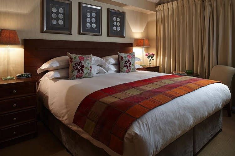 เชอวาล ไนท์สบริดจ์ อพาร์ตเมนต์ (Cheval Knightsbridge Apartments)0
