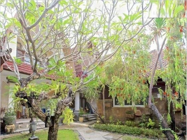 Pollok and Lemayeur Beach Front Hotel4
