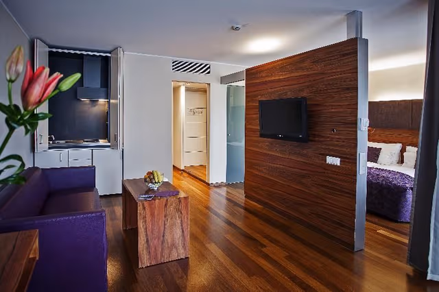 SUITE CAPACITY 1