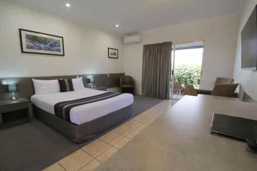 Midlander Motor Inn