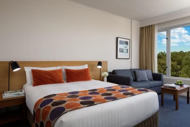 DOUBLE SUPERIOR QUEEN BED