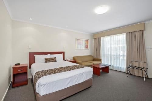 Executive Queen Room with Spa Bath