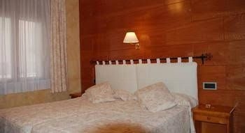 Hostal La Placeta0