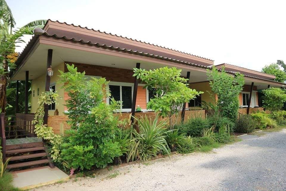 ระเบียงน้ำ รีสอร์ต แอท ลาดหญ้า (Rabiang Nam Resort @ Ladya)0