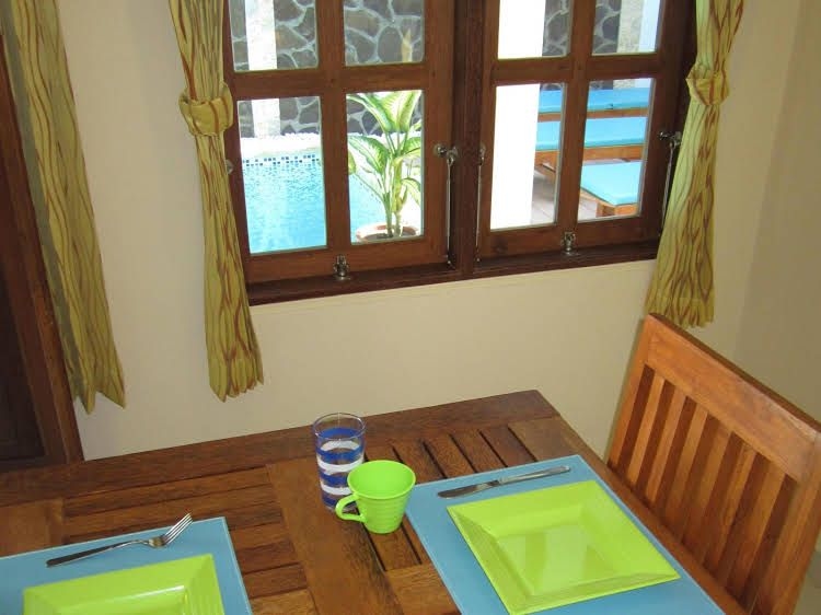 โรงแรมโลวิน่า โอเอซิส (Lovina Oasis Hotel)0
