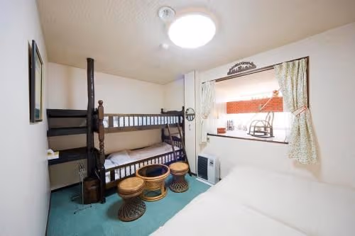Family Room (2 Adults + 2 Children) with Shared Bathroom