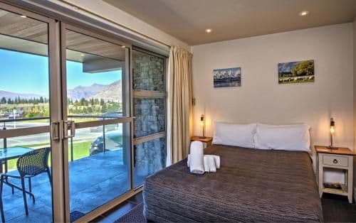 One-Bedroom Apartment with Mountain View (4 Adults)