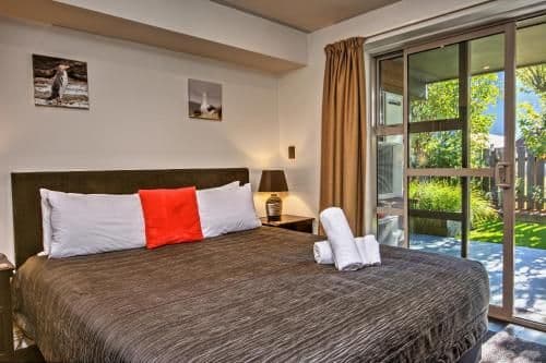 Two-Bedroom Apartment with Mountain View