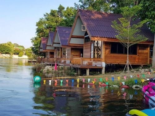 เพชรไพลิน รีสอร์ท (Petchpailin Resort)1