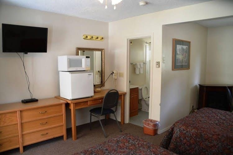 Rivermount Motel3