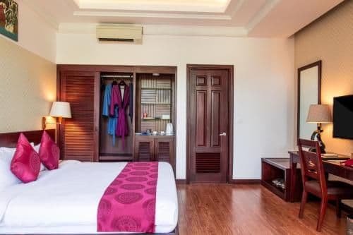 Deluxe Bungalow with Pool View