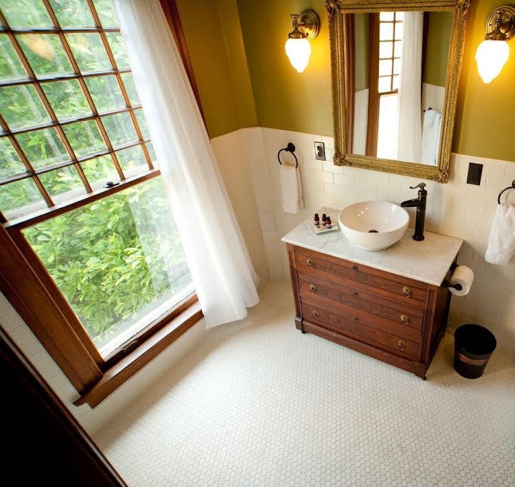 Showers Inn3