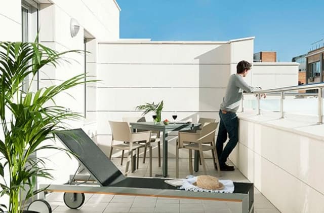 APARTMENT WITH TERRACE