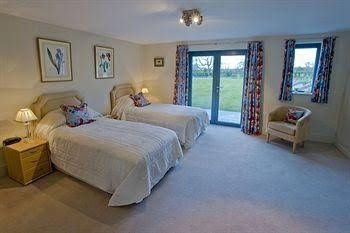 Manor Hill House0