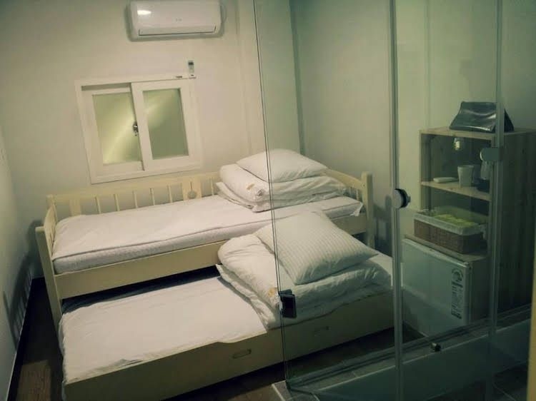 24 Guesthouse Sinchon Style3