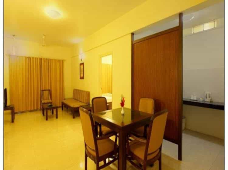 Sun-n-Sand Service Apartments