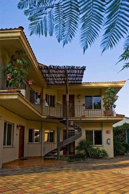 Alcazar Suites0