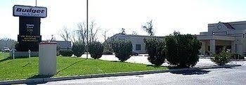 Budget Inn & Suites1