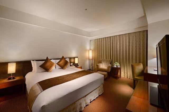 DOUBLE DELUXE QUEEN BED