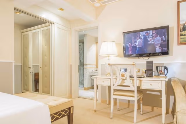 TWIN LUXURY