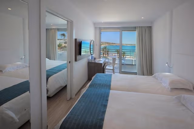 FAMILY ROOM SEA VIEW