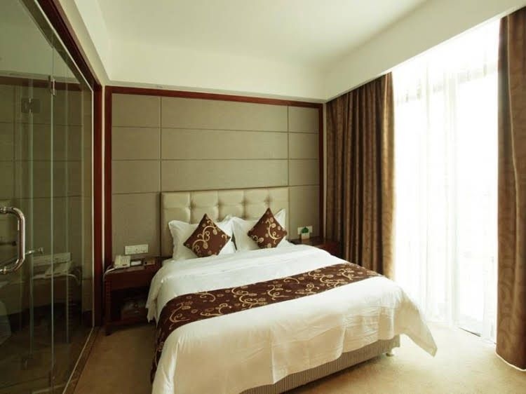 Jollies International Hotel3