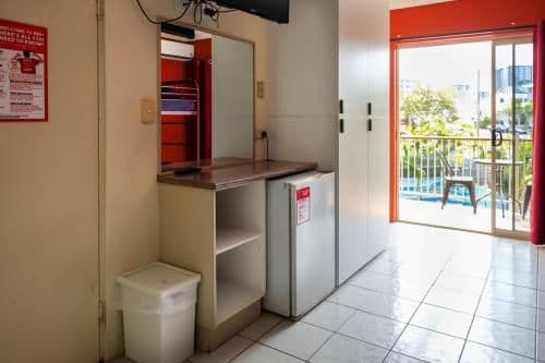 Deluxe Triple Room with Private Bathroom