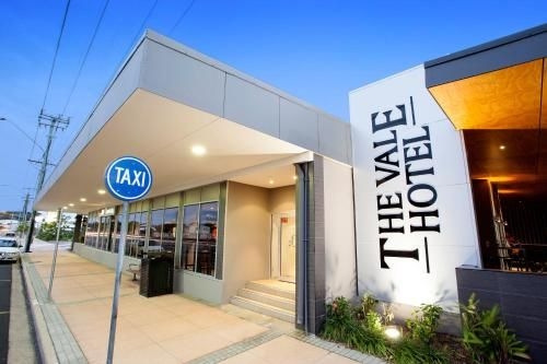 เวล โฮเต็ล เอตเคนเวล (Vale Hotel Aitkenvale)1