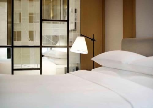 1 KING BED RIVER VIEW