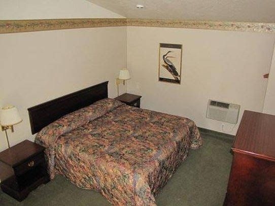 Humboldt Redwoods Inn1