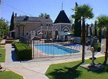 Green Gate Village Inn3