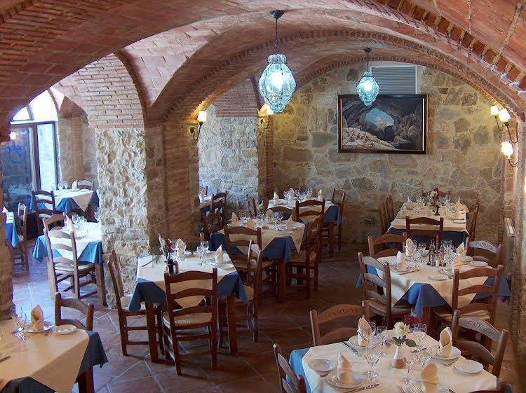 Hotel Cueva del Gato2