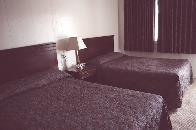 Chetwynd Court Motel4