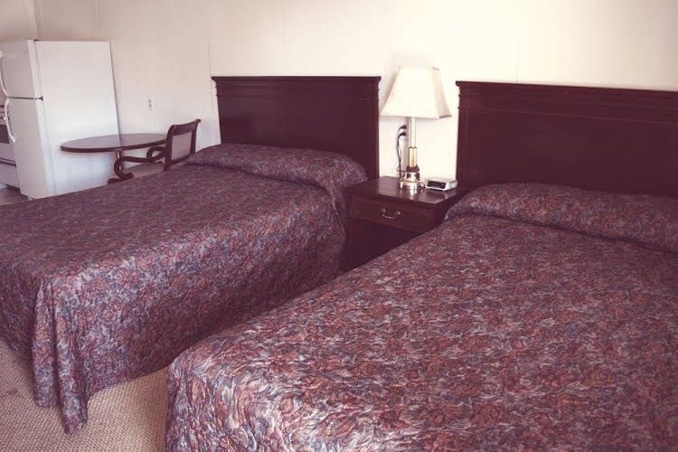 Chetwynd Court Motel1