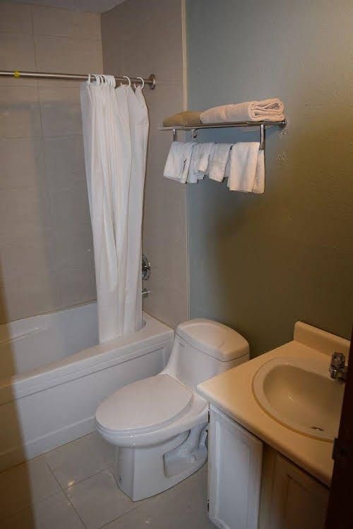 Brookside Inn3