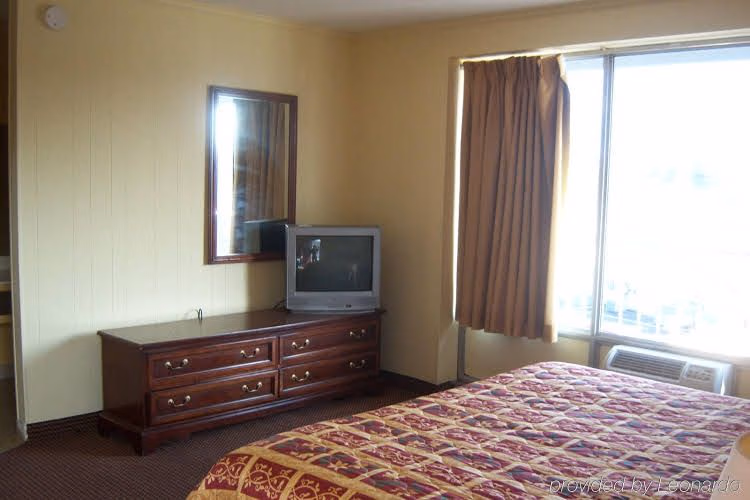 Budgetel Inn & Suites4