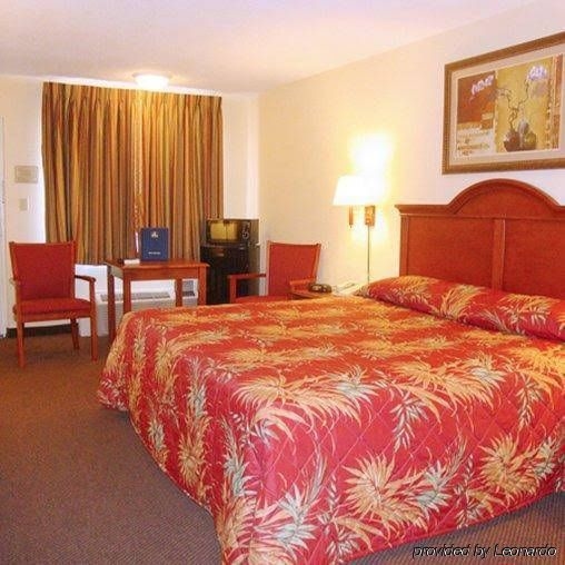 Hilltop Garden Inn2