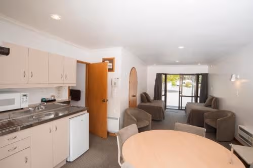 Large One-Bedroom Apartment with Garden View