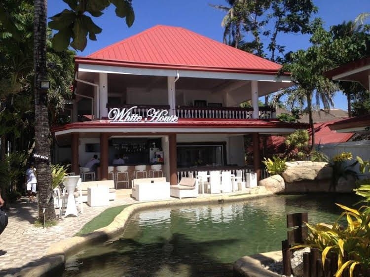 White House Beach Resort4