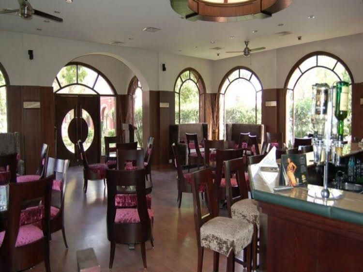 Hotel Allahabad Regency0