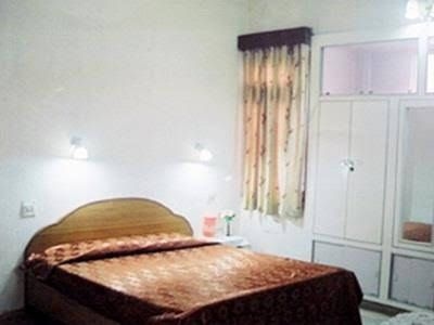 โรงแรมนิว ภักศรีเฮาส์ (Hotel New Bakshi House)3