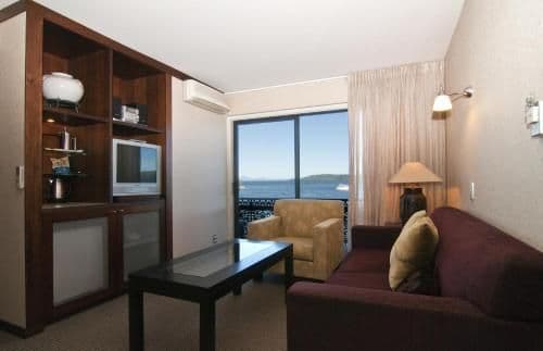 Junior Queen Suite