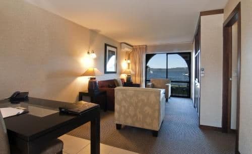 Junior Queen Suite