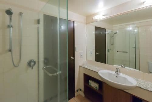 Standard Queen Room with Lake View