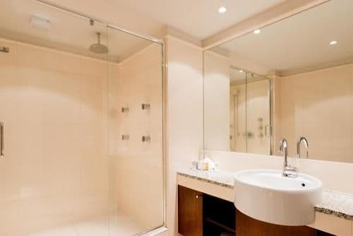Junior Queen Suite