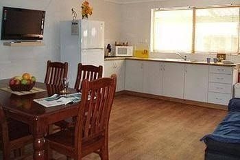 Tradewinds Seafront Apartments4
