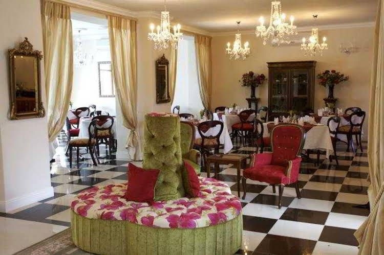 The Victorian 1906 Hotel0
