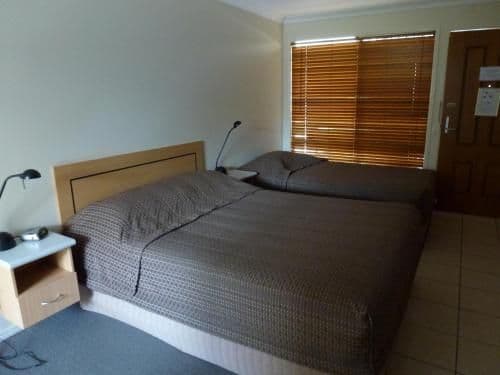 Standard Deluxe Queen and King Single Room