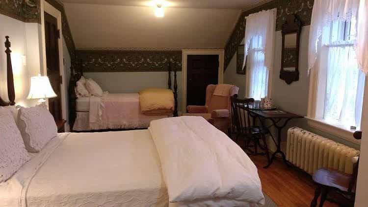 Stone Chalet Bed & Breakfast Inn